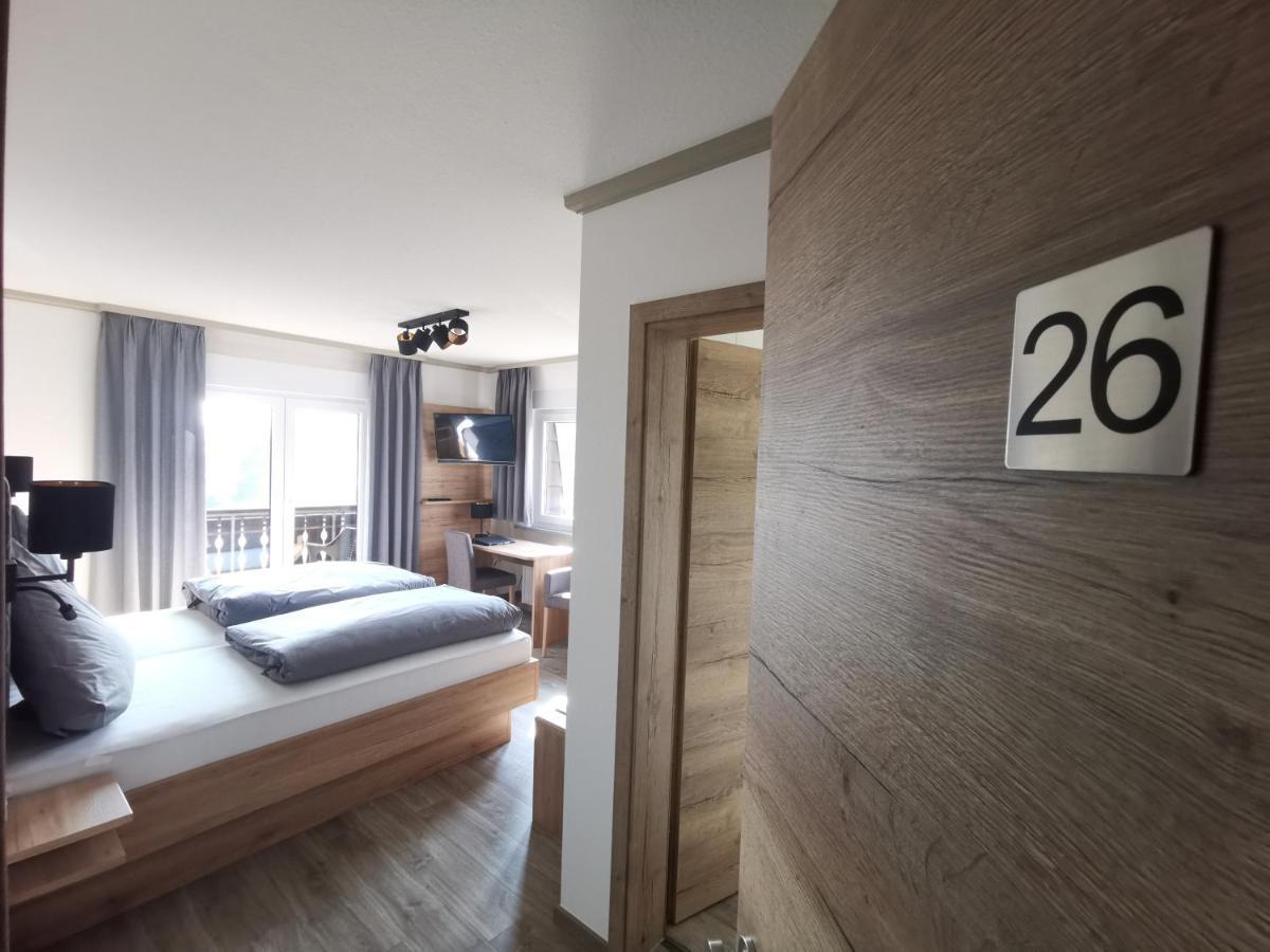 Hotel Gruener Baum Mit Restaurant & Wellness Oberzent Esterno foto