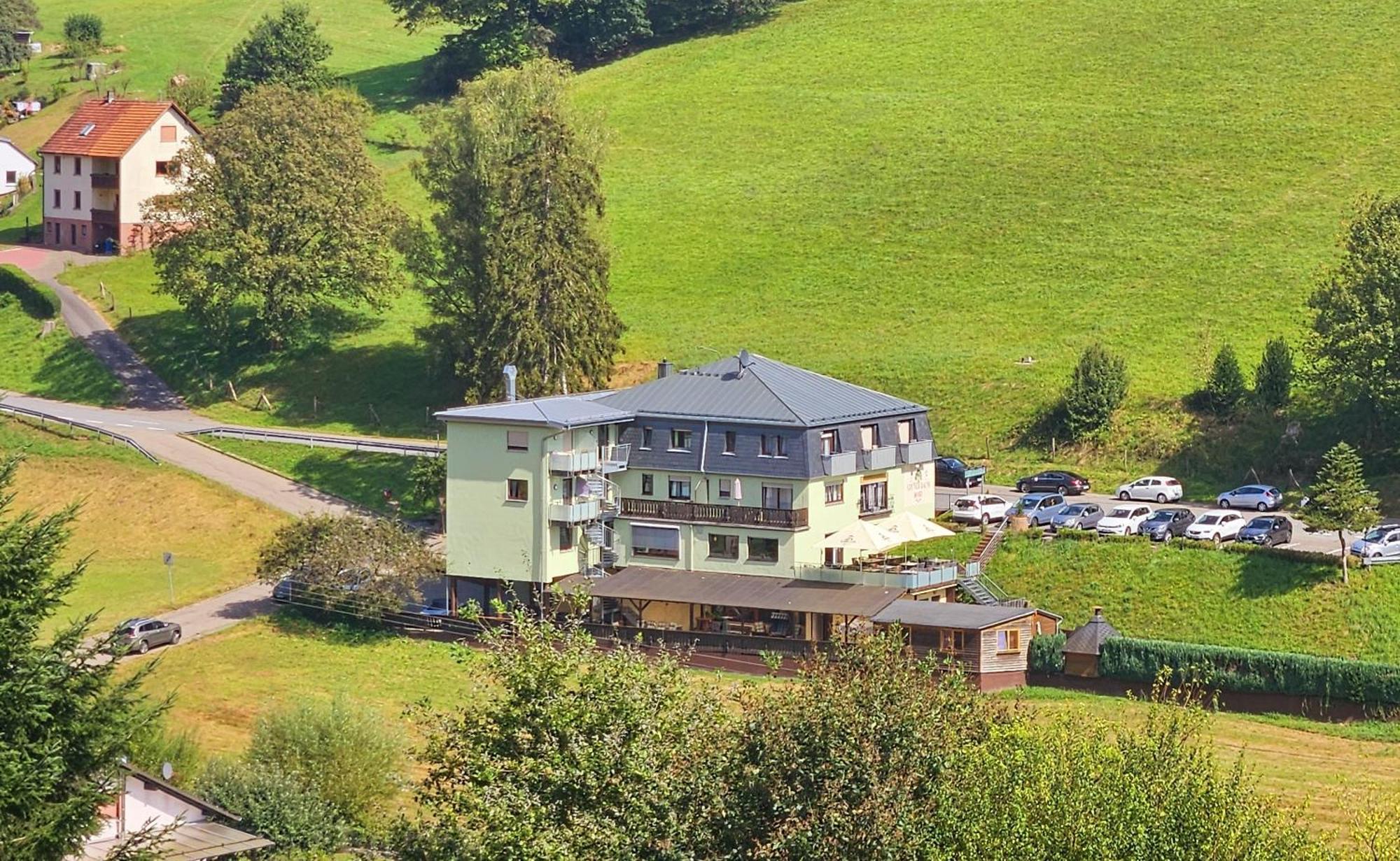 Hotel Gruener Baum Mit Restaurant & Wellness Oberzent Esterno foto