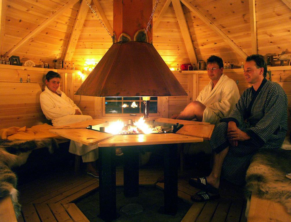 Hotel Gruener Baum Mit Restaurant & Wellness Oberzent Esterno foto