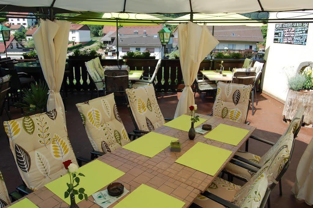 Hotel Gruener Baum Mit Restaurant & Wellness Oberzent Esterno foto