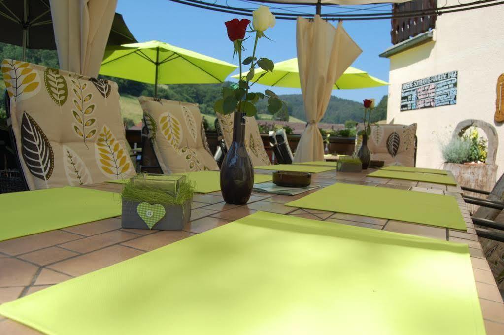 Hotel Gruener Baum Mit Restaurant & Wellness Oberzent Esterno foto