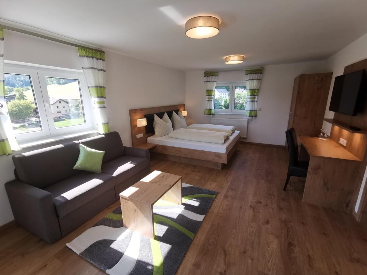 Hotel Gruener Baum Mit Restaurant & Wellness Oberzent Esterno foto